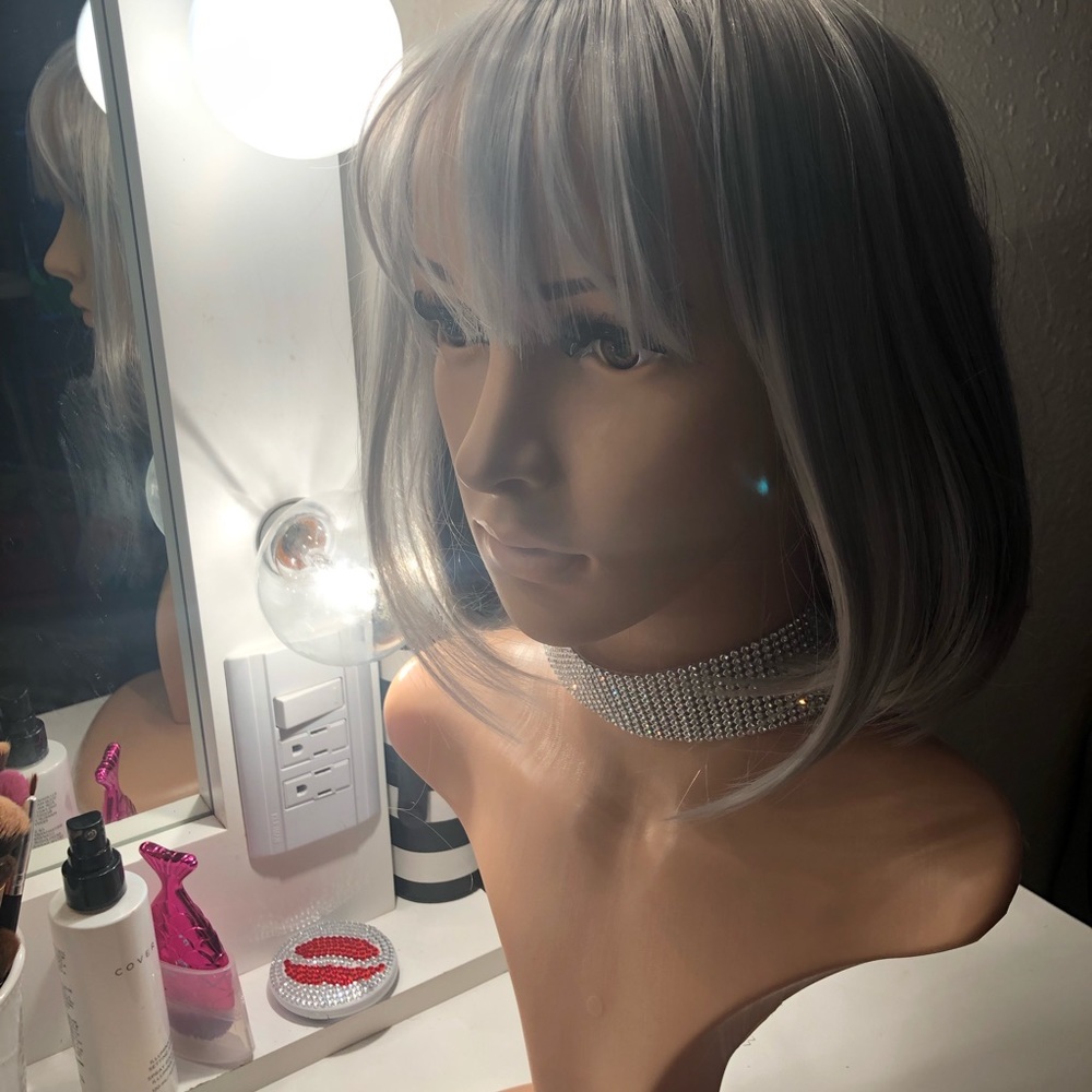 Grey short wig